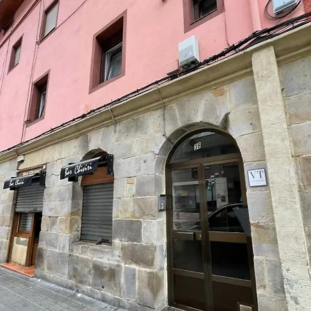 Spacious And Bright Downtown In Бильбао